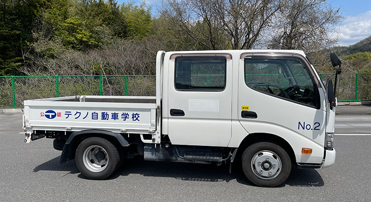 写真：準中型自動車